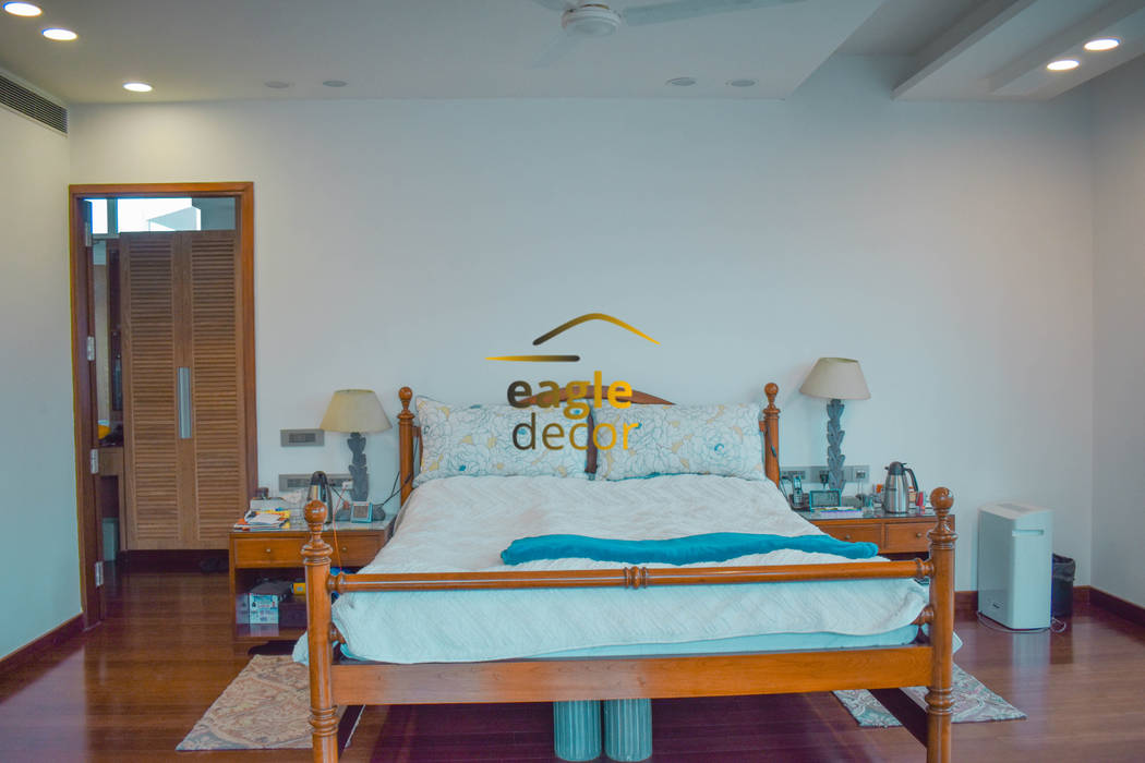 4 BHK luxury residential interior, location greater-kailash delhi , Eagle Decor Eagle Decor Classic style bedroom Solid Wood Multicolored Beds & headboards