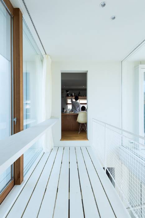 su house, Takeru Shoji Architects.Co.,Ltd Takeru Shoji Architects.Co.,Ltd Eclectic style corridor, hallway & stairs