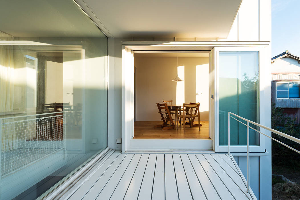 su house, Takeru Shoji Architects.Co.,Ltd Takeru Shoji Architects.Co.,Ltd Balcon, Veranda & Terrasse originaux