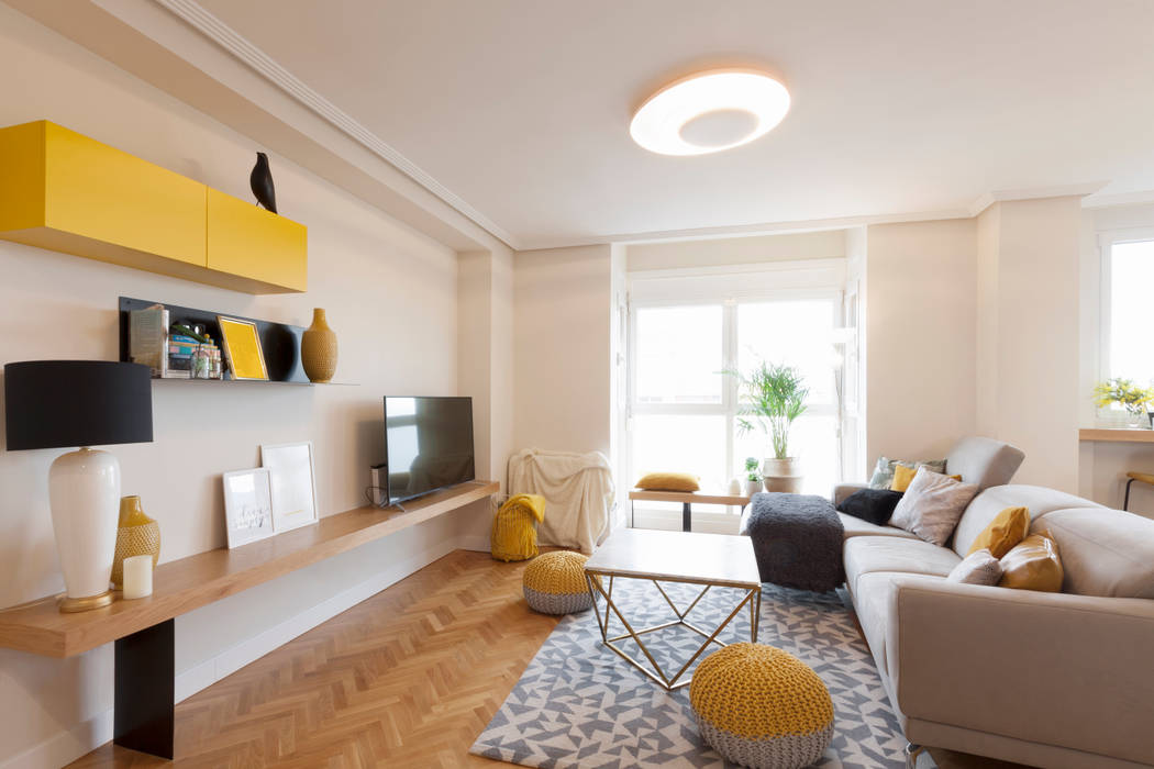 Proyecto de interiorismo y decoración en un apartamento en Madrid, Interioristas Lima y Lino, diseñadores y decoradores en Madrid Interioristas Lima y Lino, diseñadores y decoradores en Madrid Гостиная в стиле модерн