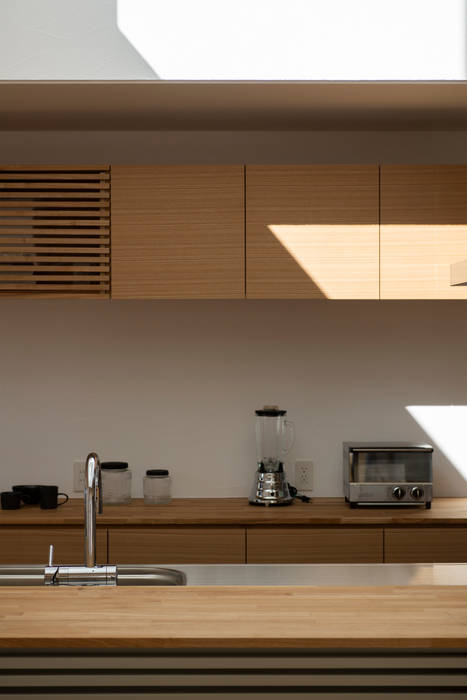 Rays of light, yuukistyle 友紀建築工房 yuukistyle 友紀建築工房 Kitchen units