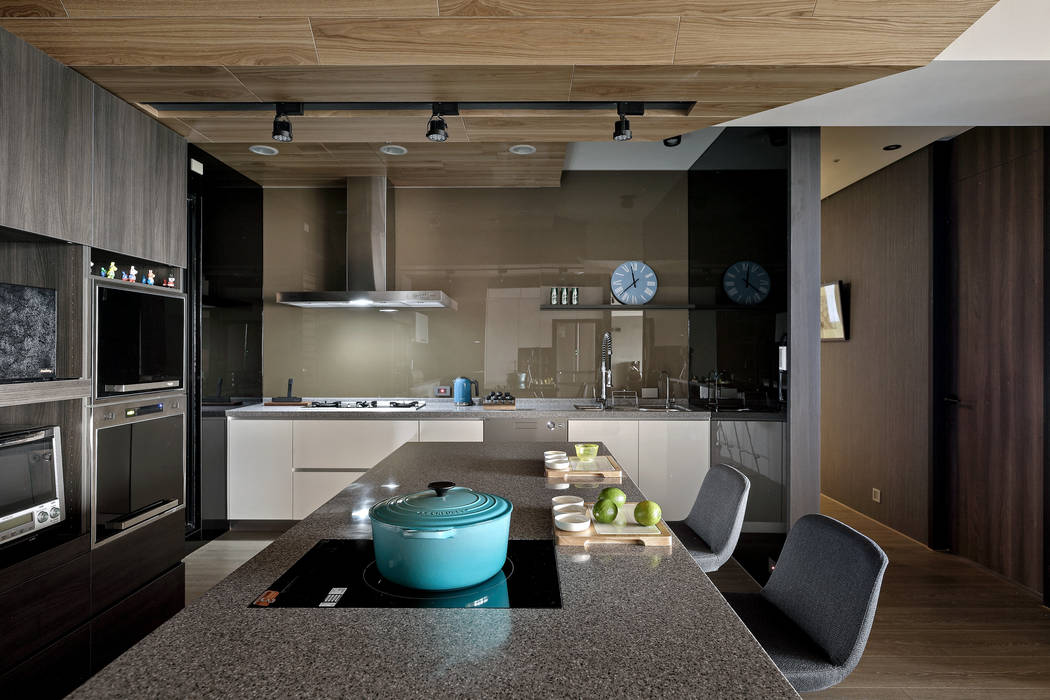 由鉅三希 5F, 台中室內設計-築采設計 台中室內設計-築采設計 مطبخ