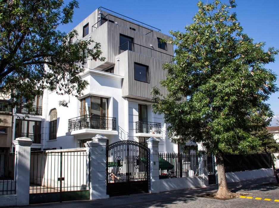 Edificio con Fachada transventilada INFINISKI Casas estilo moderno: ideas, arquitectura e imágenes