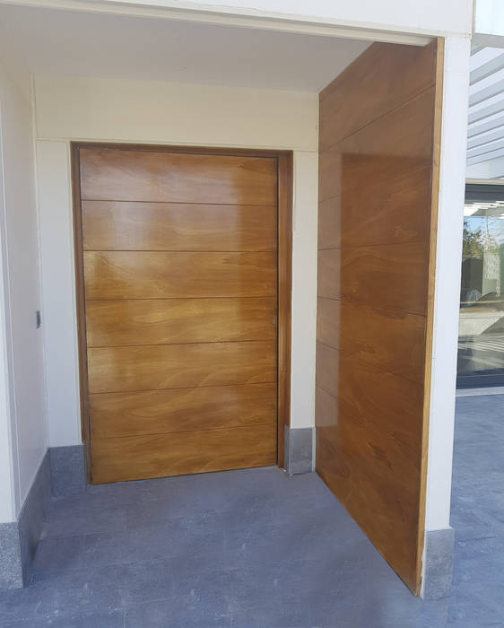 Puerta principal de acceso a la vivienda MODULAR HOME Puertas principales Madera Acabado en madera