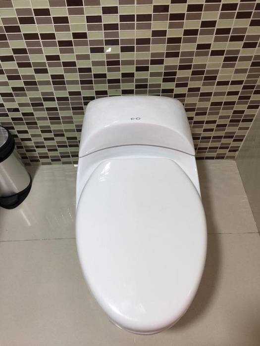 Renovación Baños Redeban, endinternational.col endinternational.col Modern style bathrooms Ceramic