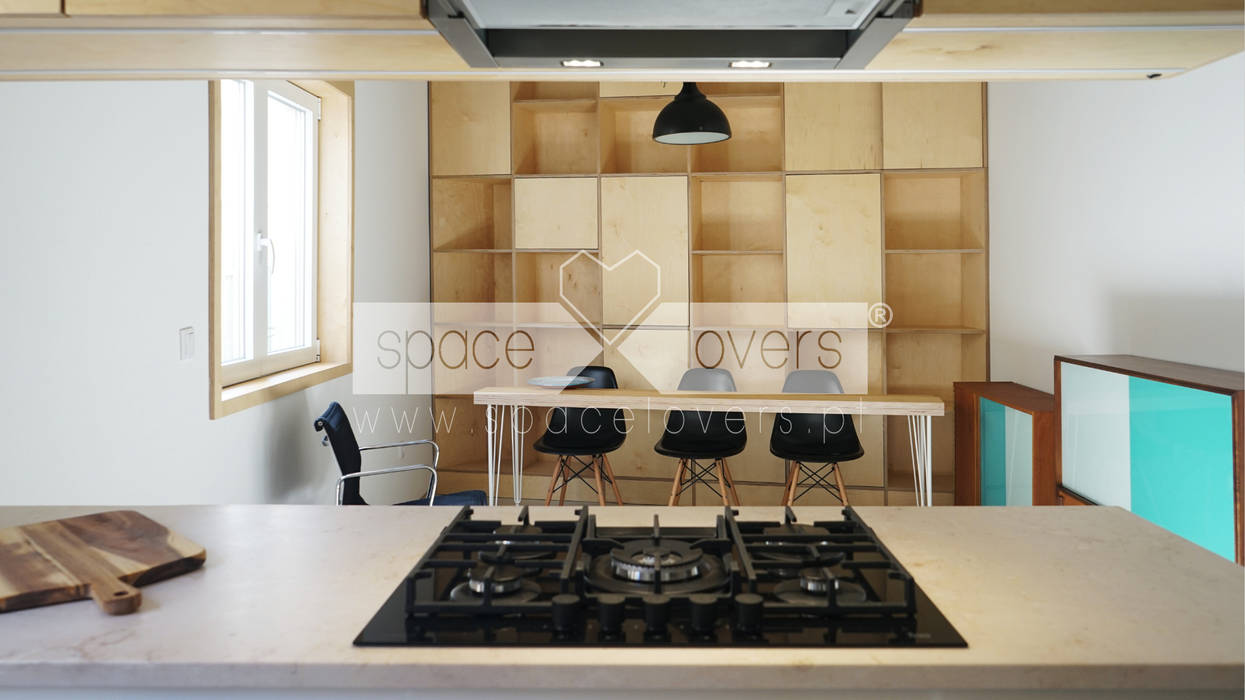 Remodelação de Apartamento Alcântara - Obra Concluída, spacelovers spacelovers Salas de jantar minimalistas Contraplacado estante,sala,cozinha,lioz,madeira