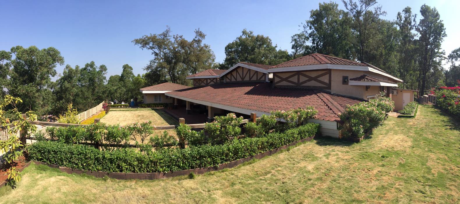 Villa,Panchgani, Ground 11 Architects Ground 11 Architects Country style houses