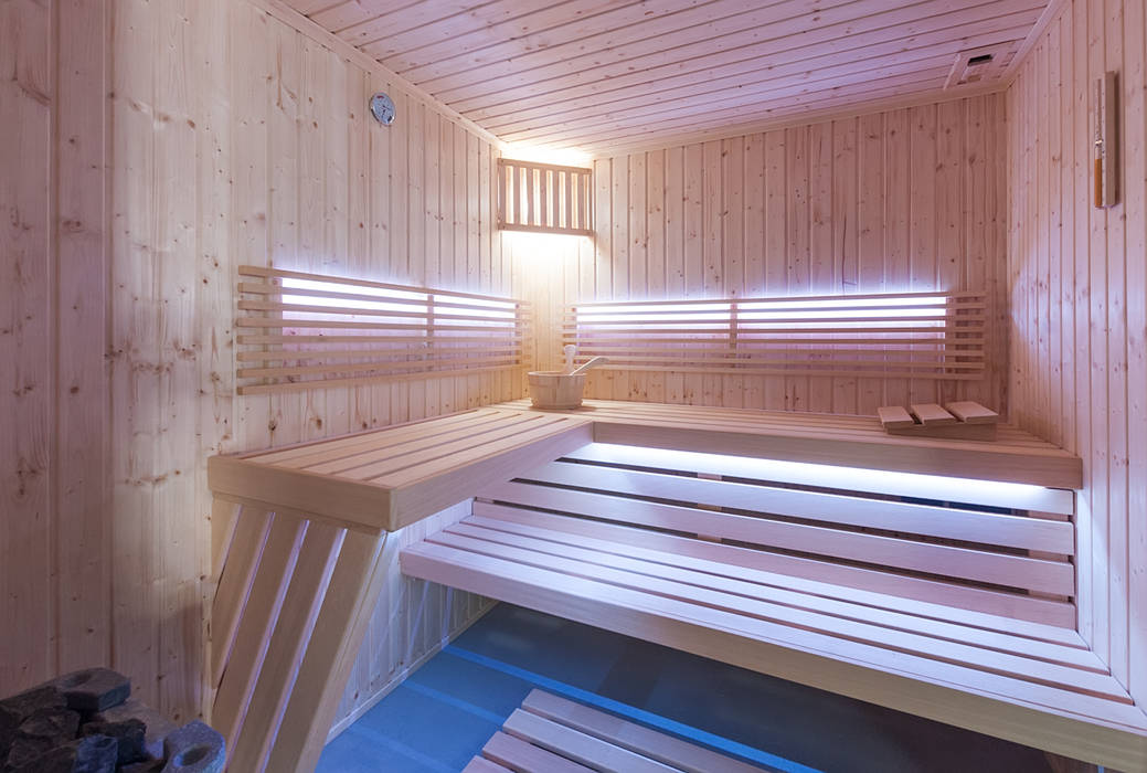 Sauna ze świerku skandynawskiego z przeszkleniami , Safin Safin Спа в стиле лофт