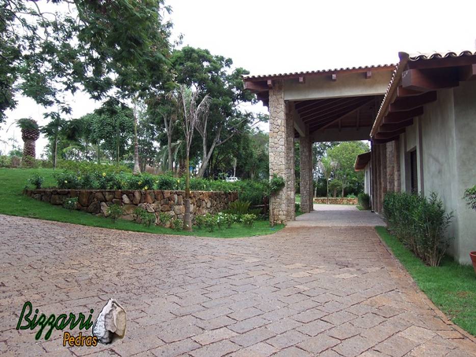 Calçamento em pedras., Bizzarri Pedras Bizzarri Pedras Jardines de estilo tropical