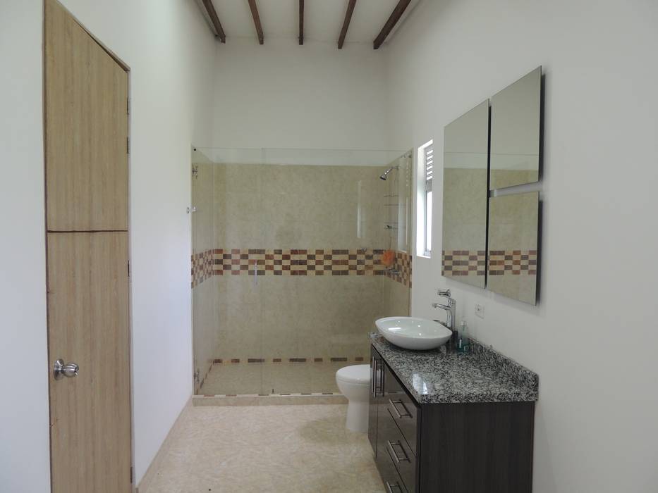 CASA PARA VENTA, SECTOR CERRITOS PEREIRA, CIENTO ONCE INMOBILIARIA CIENTO ONCE INMOBILIARIA Modern bathroom