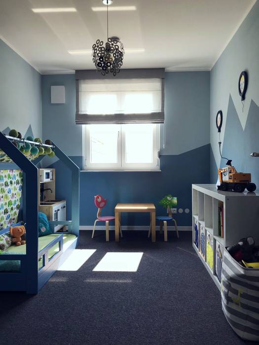 Kinderzimmer mit moderner Berg-Landschaft KHG Raumdesign - Innenarchitektin in Berlin und Umland, mgr. ing. Architektur Katharina Hajduk-Gast Moderne Kinderzimmer Textil Bernstein/Gold berg,landschaft,streichen,raffrollos,kinderbett...,kinderzimmer,wandbemalung,wandgestaltung,buntewand,Accessoires und Dekoration