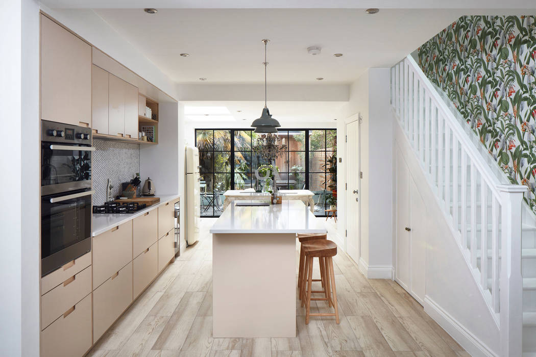 Home Extension Urbanist Architecture Kleine keuken Houtcomposiet Transparant ​home extension,kitchen,kitchen design"