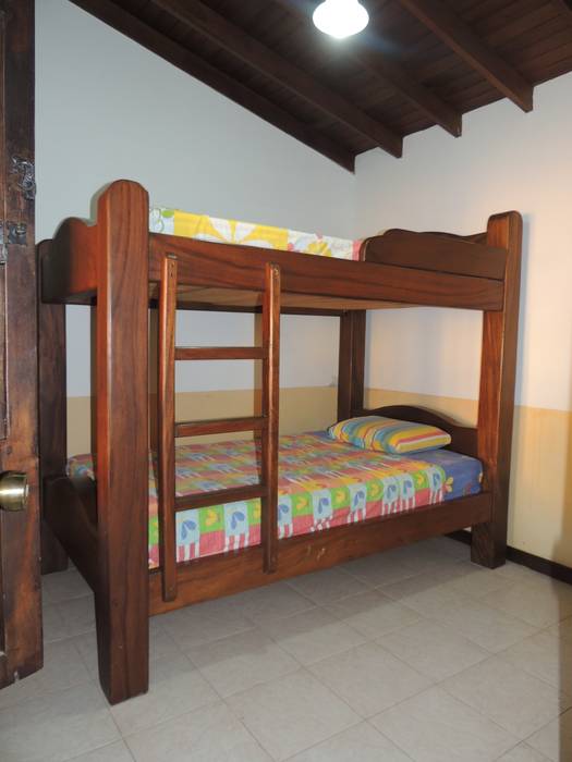 FINCA PARA VENTA , MORELIA RISARALDA, CIENTO ONCE INMOBILIARIA CIENTO ONCE INMOBILIARIA Rustic style bedroom