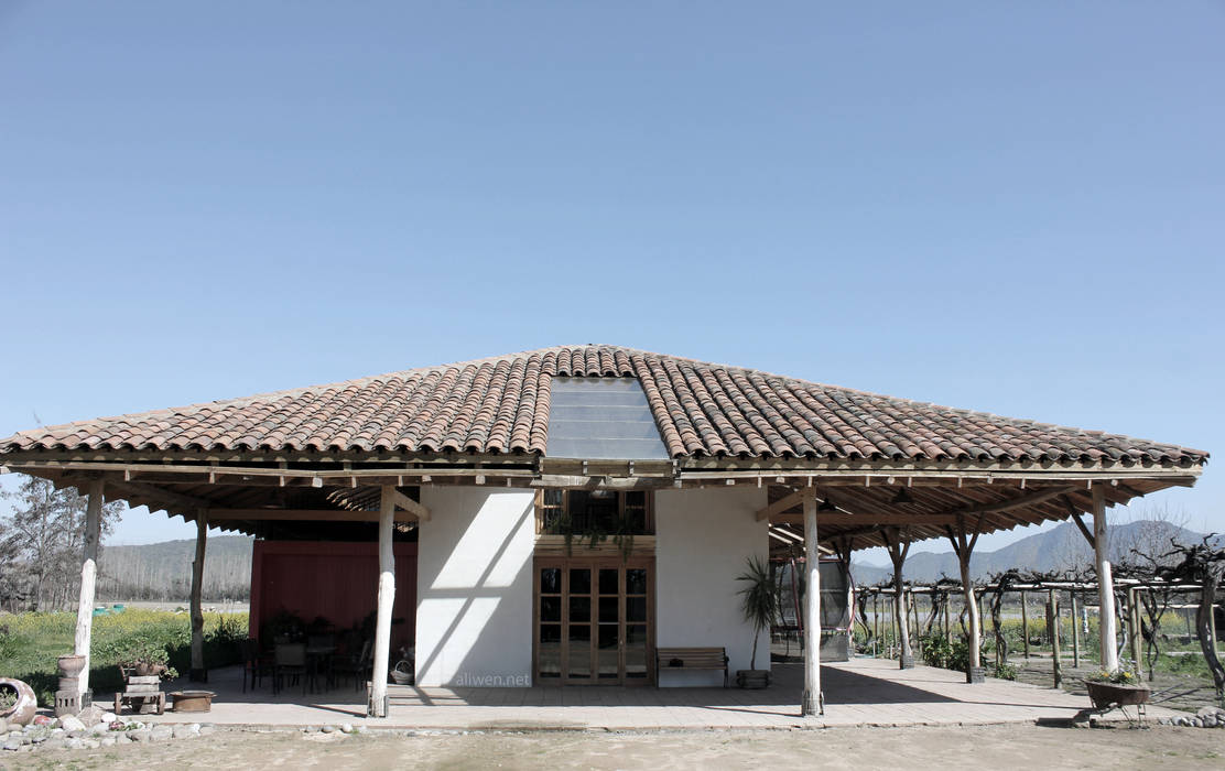 Reparación y Rehabilitación de Galpón en Toquihua por ALIWEN, ALIWEN arquitectura & construcción sustentable - Santiago ALIWEN arquitectura & construcción sustentable - Santiago Casas de estilo colonial