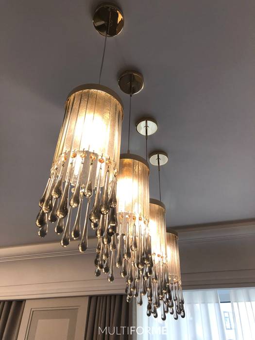Design chandeliers for kitchen and living room in a flat in Moscow., MULTIFORME® lighting MULTIFORME® lighting Klasik Yemek Odası