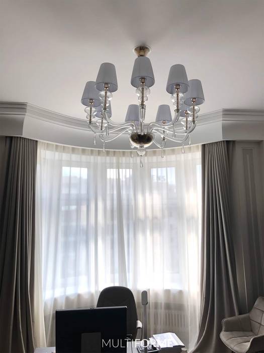 Design chandeliers for kitchen and living room in a flat in Moscow., MULTIFORME® lighting MULTIFORME® lighting Klassieke eetkamers