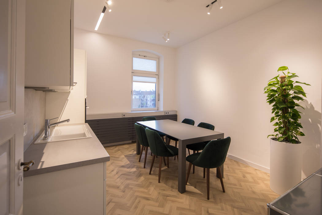 Altbausanierung – Aus Wohnraum wird Bürofläche , Kaldma Interiors - Interior Design aus Karlsruhe Kaldma Interiors - Interior Design aus Karlsruhe