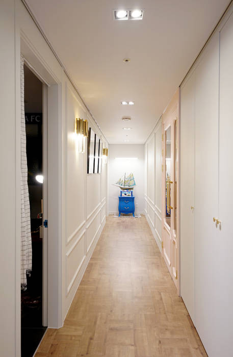 컬러풀 뉴트로하우스, 디자인 아버 디자인 아버 Classic style corridor, hallway and stairs