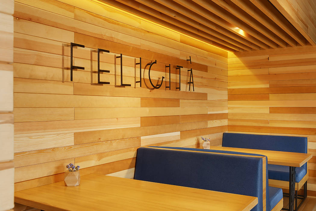 FELICITA' city cafe, YUDIN Design YUDIN Design مساحات تجارية بار/ ملهى ليلي