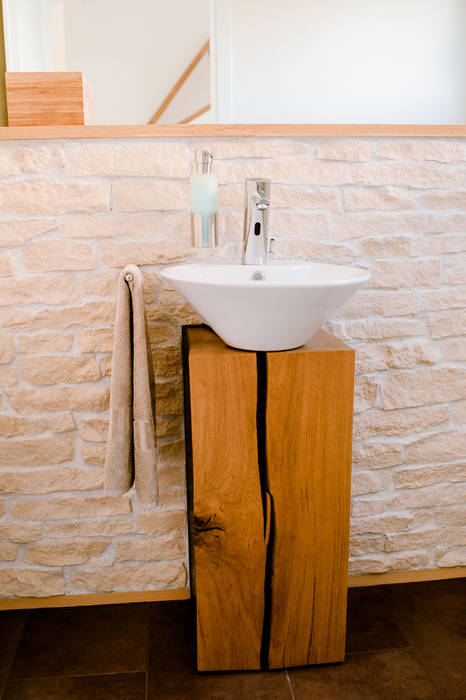 Gäste-Toilette wird zum Raumwunder, T-raumKONZEPT - Interior Design im Raum Nürnberg T-raumKONZEPT - Interior Design im Raum Nürnberg Modern Bathroom Wood Wood effect Sinks