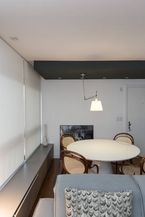 Apartamento Geométrico, Johnny Thomsen Arquitetura e Design Johnny Thomsen Arquitetura e Design Minimalist dining room