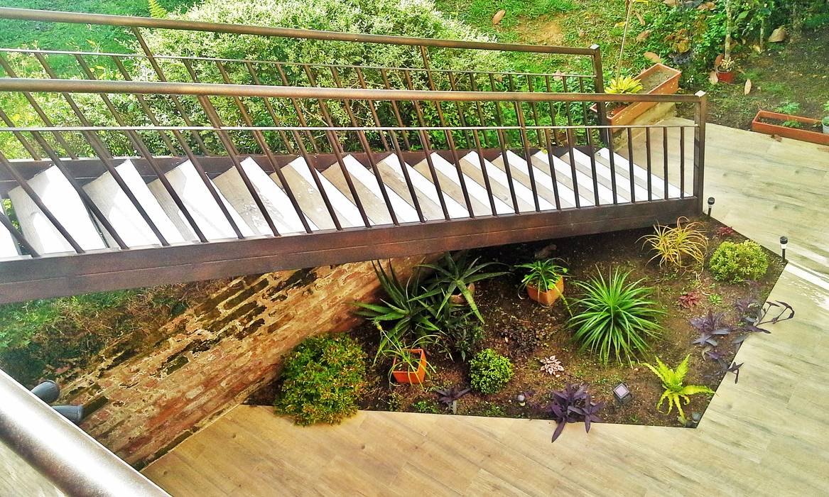 CONEXIÓN DE JARDINES, BICHO arquitectura BICHO arquitectura Stairs آئرن / اسٹیل