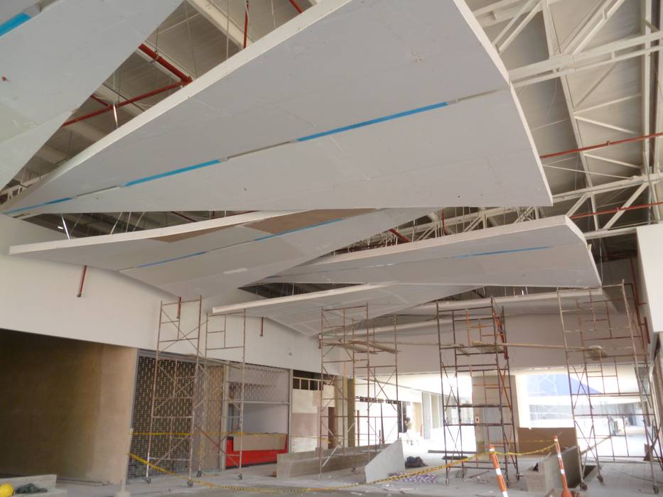 instalación de triángulos flotantes en drywall inter drywall Espacios comerciales Oficinas y tiendas