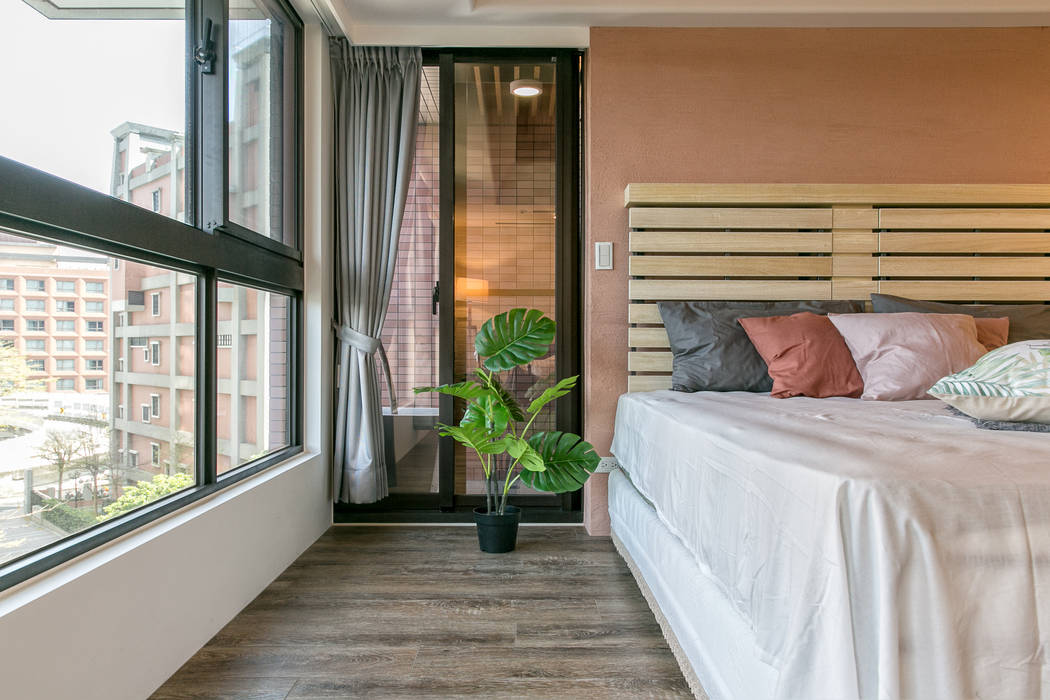 懷舊復古風-看見不一樣的風格與靈魂-全坤峰華 富亞室內裝修設計工程有限公司 Small bedroom Solid Wood Multicolored