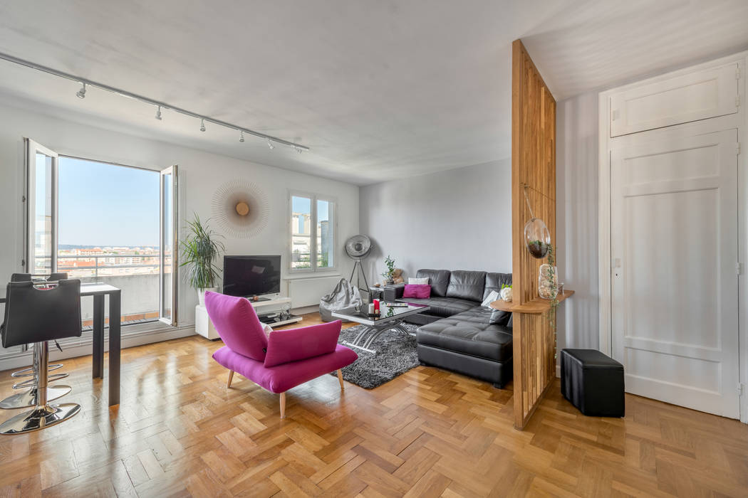 Rénovation et optimisation d'un appartement avec vue panoramique sur Lyon, Fables de murs Fables de murs Modern corridor, hallway & stairs