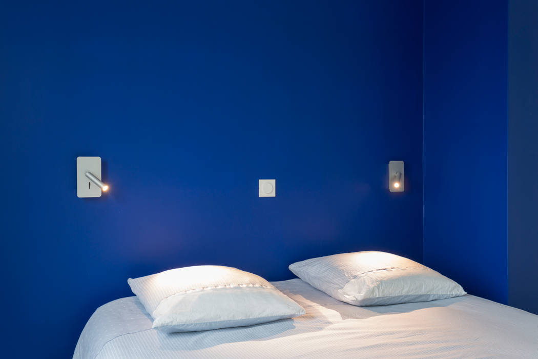 Tête de lit peinte en bleue Fables de murs Murs & Sols minimalistes peinture,bleu klein,tête de lit,Décorations murales