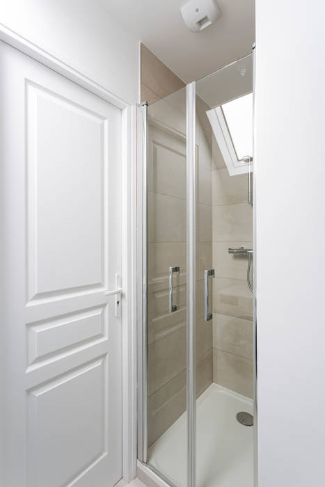 La douche a été déplacée sur l'ancien couloir Fables de murs Salle de bain minimaliste Céramique douche,douche à l'italienne