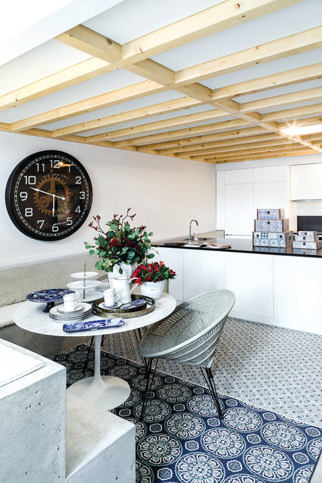 T0 NO PORTO – PROJETO TGV INTERIORES, TGV Interiores TGV Interiores Eclectic style kitchen