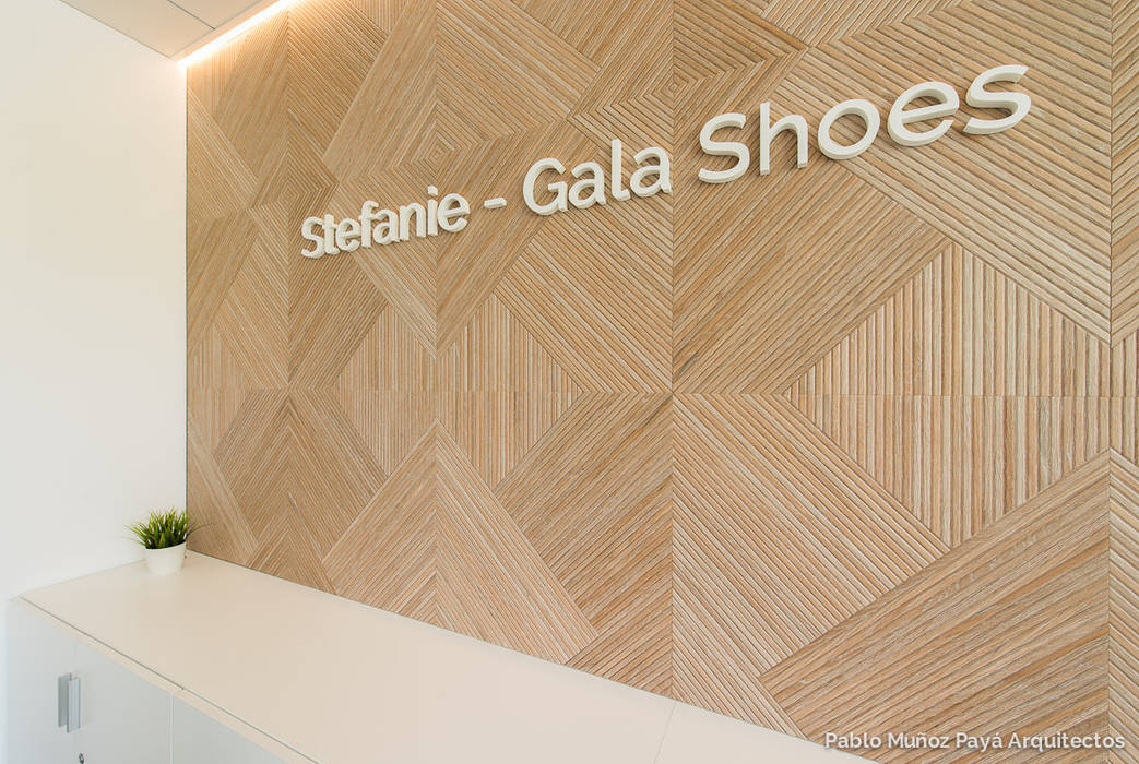 Offices Stefanie - Gala Shoes, Pablo Muñoz Payá Arquitectos Pablo Muñoz Payá Arquitectos Commercial spaces Wood Wood effect Offices & stores