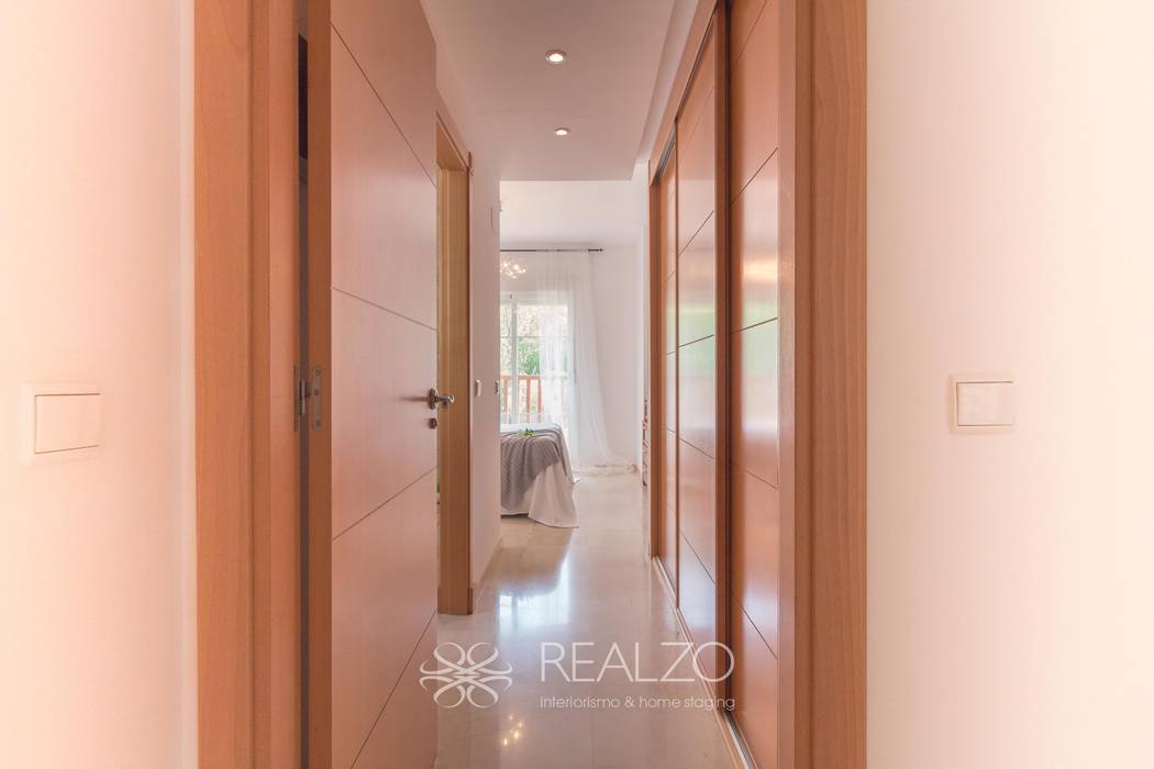 Home Staging en Residencial Privado, Realzo Realzo Mediterranean style dressing room
