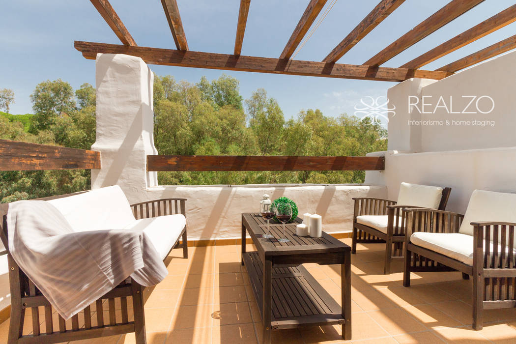 Home Staging en Residencial Privado, Realzo Realzo Balkon, Beranda & Teras Gaya Mediteran