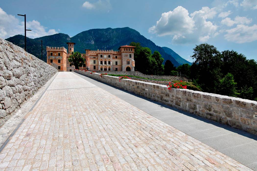 Rifacimento Pavimentazione esterna Castello Ceconi, Viel Emozioine Pietra Viel Emozioine Pietra Floors Marble