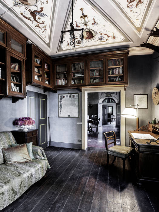 VILLA PRIVATA, elena romani PHOTOGRAPHY elena romani PHOTOGRAPHY Classic style study/office