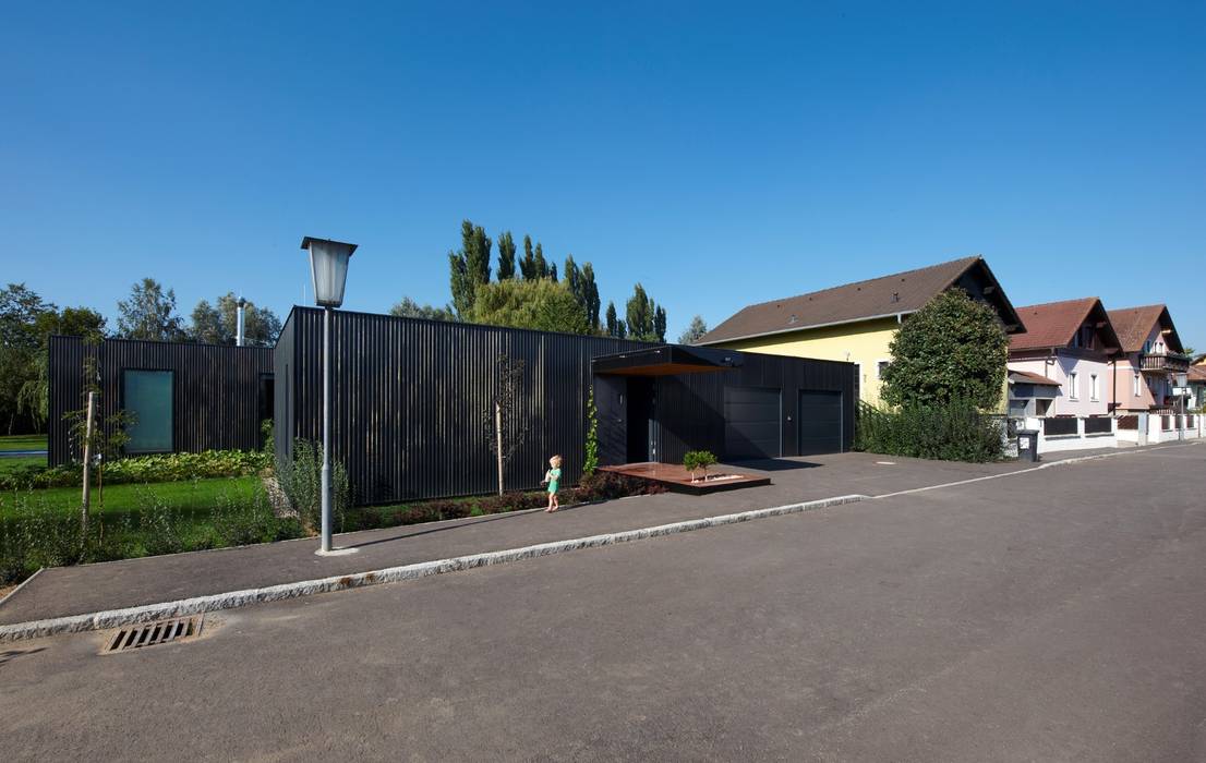 Streckhof reloaded - Einfamilienhaus für einen Winzer, Franz&Sue Franz&Sue Maison individuelle Métal