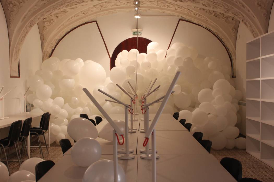 BALLOONS - intervención efímera, FILO Arquitectos FILO Arquitectos Commercial spaces پلاسٹک Offices & stores