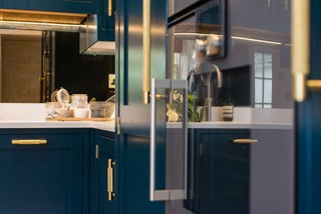 Hague blue painted shaker kitchen, Sculleries of Stockbridge Sculleries of Stockbridge ห้องครัว สิ่งทอและของใช้จิปาถะในครัว