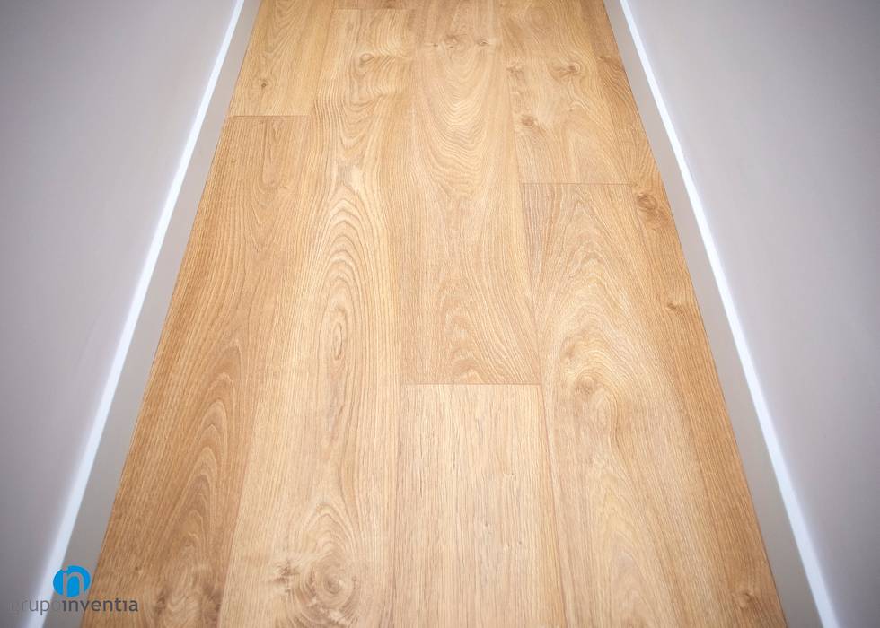 Reforma integral de vivienda en Viladecans , Grupo Inventia Grupo Inventia Floors Wood Wood effect