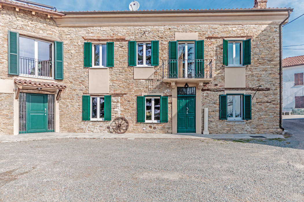 Ristrutturazione di un casale nelle colline del Monferrato, Vivere lo Stile Vivere lo Stile Casas de estilo rústico