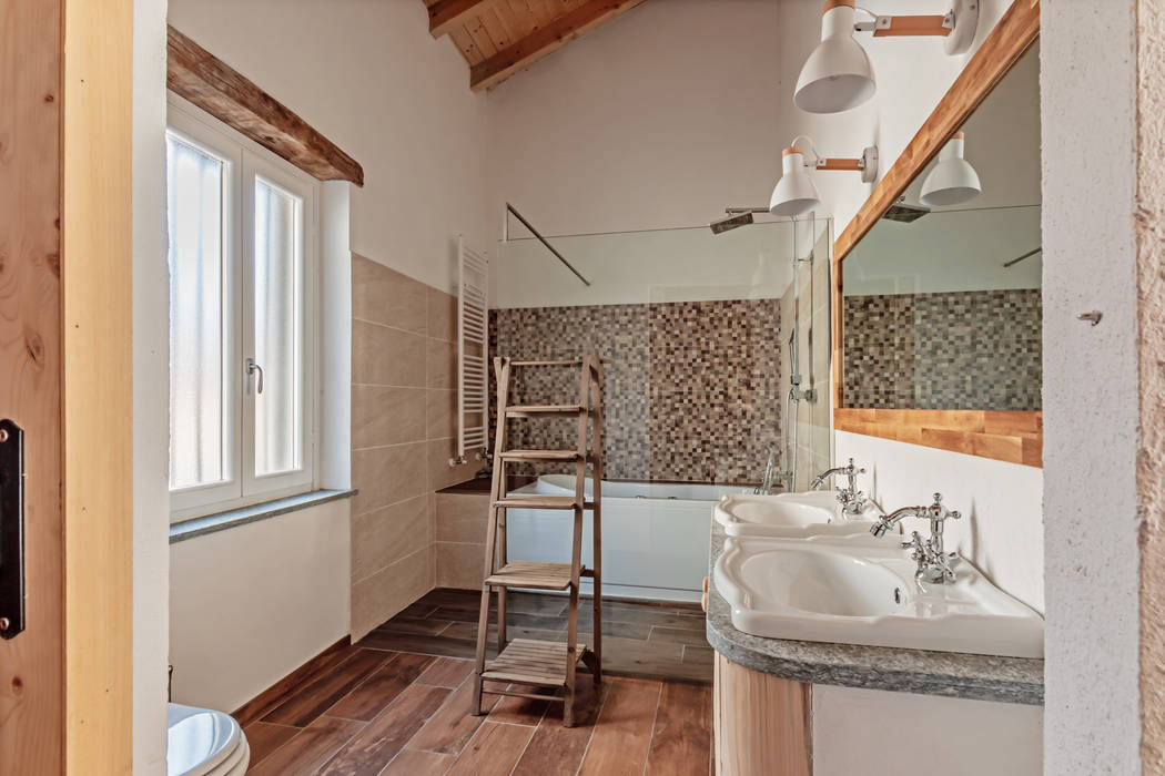 Ristrutturazione di un casale nelle colline del Monferrato, Vivere lo Stile Vivere lo Stile Rustic style bathroom