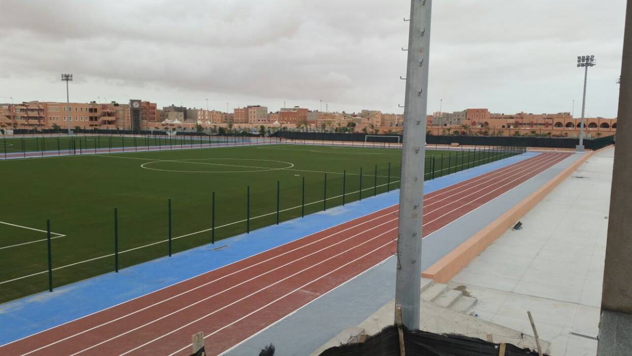 Instalación de césped artificial para campos de fútbol y áreas de deportes, Albergrass césped tecnológico Albergrass césped tecnológico Espaços comerciais Locais de eventos