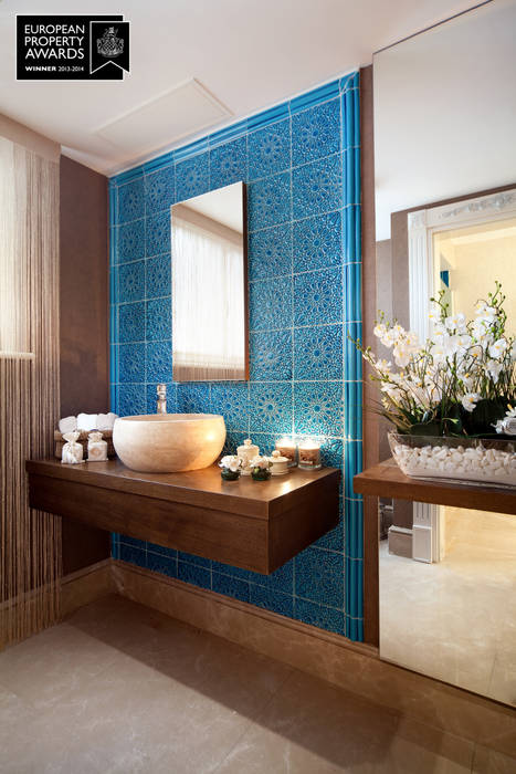 Bathroom Entrance / Bosphorus City Villa Sia Moore Archıtecture Interıor Desıgn スチームサウナ セラミック handmade tile,washbasin