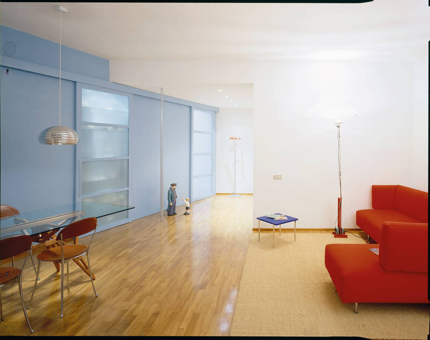 Sistemazione di un appartamento tradizionale per una giovane coppia: da banale ad originale;, Scaglione Workshop architettura e design Scaglione Workshop architettura e design ห้องนั่งเล่น