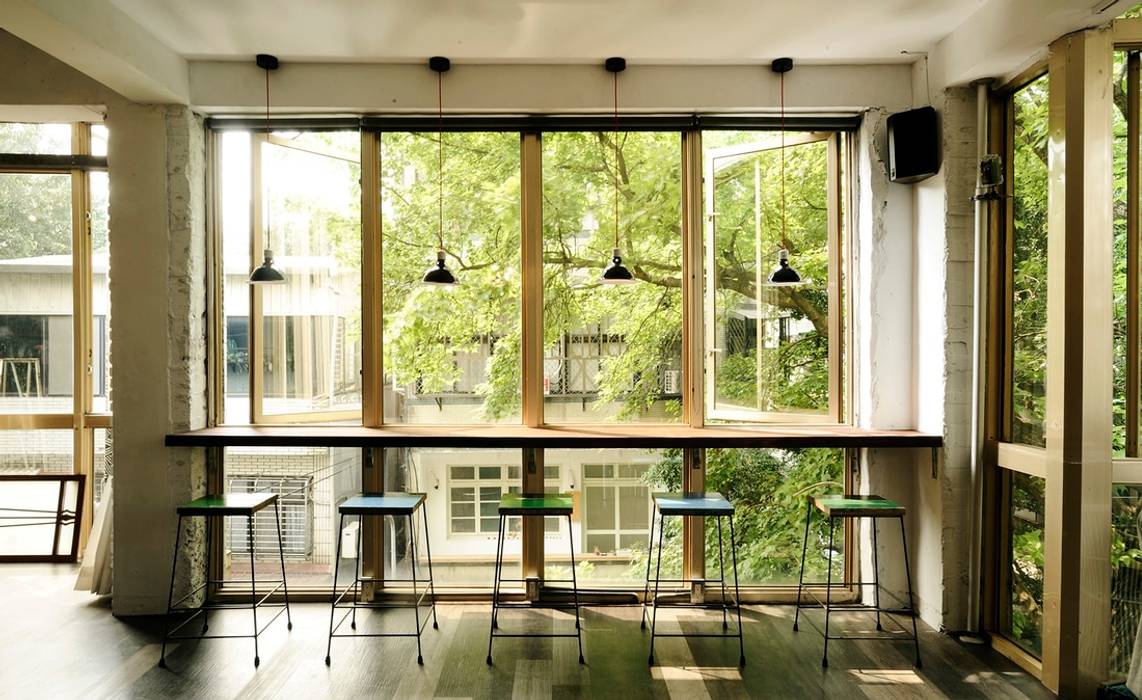 老屋翻新|AGCT 公寓商業空間, 直方設計有限公司 SY Lam Industrial style windows & doors