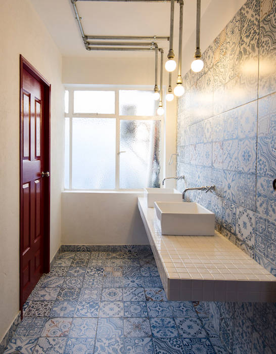 ARB baños entrearquitectosestudio Baños de estilo moderno Azulejos mosaico