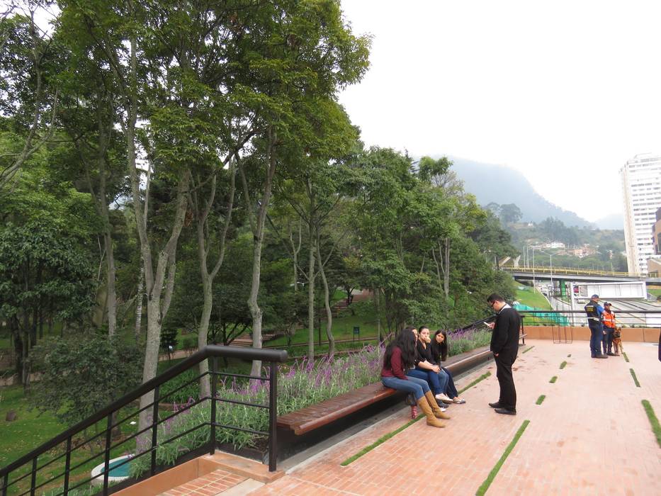 Parque Bicentenario, Helecho SAS Helecho SAS Jardines frontales Plástico