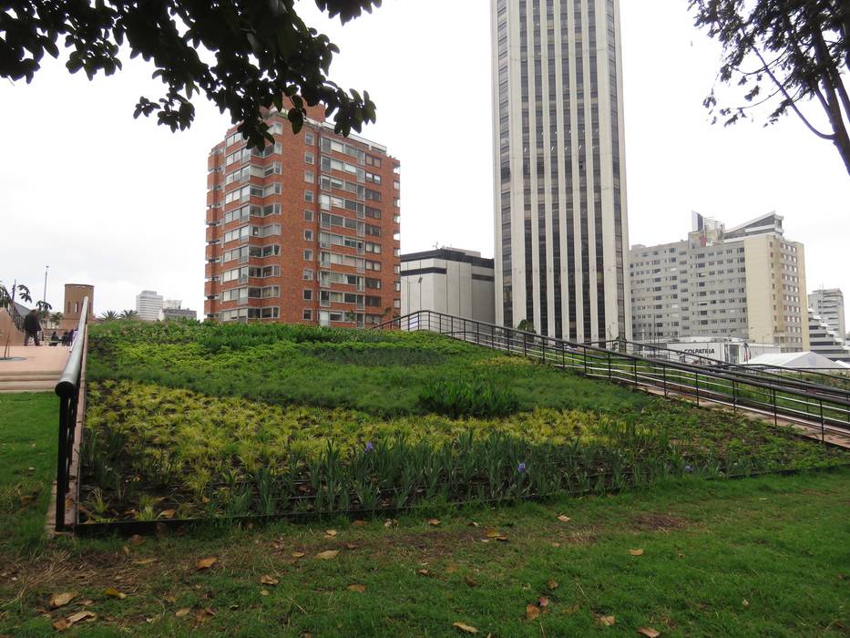 Parque Bicentenario, Helecho SAS Helecho SAS Vorgarten Plastik